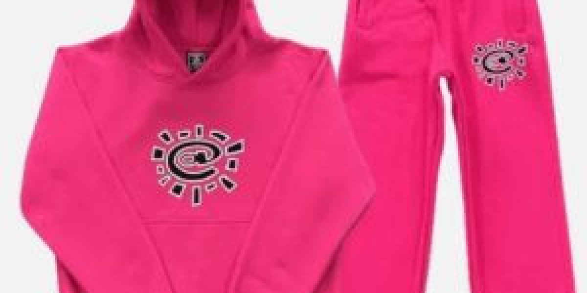 TRACKSUIT Goals: Sporty Chic for Everyday Wear
